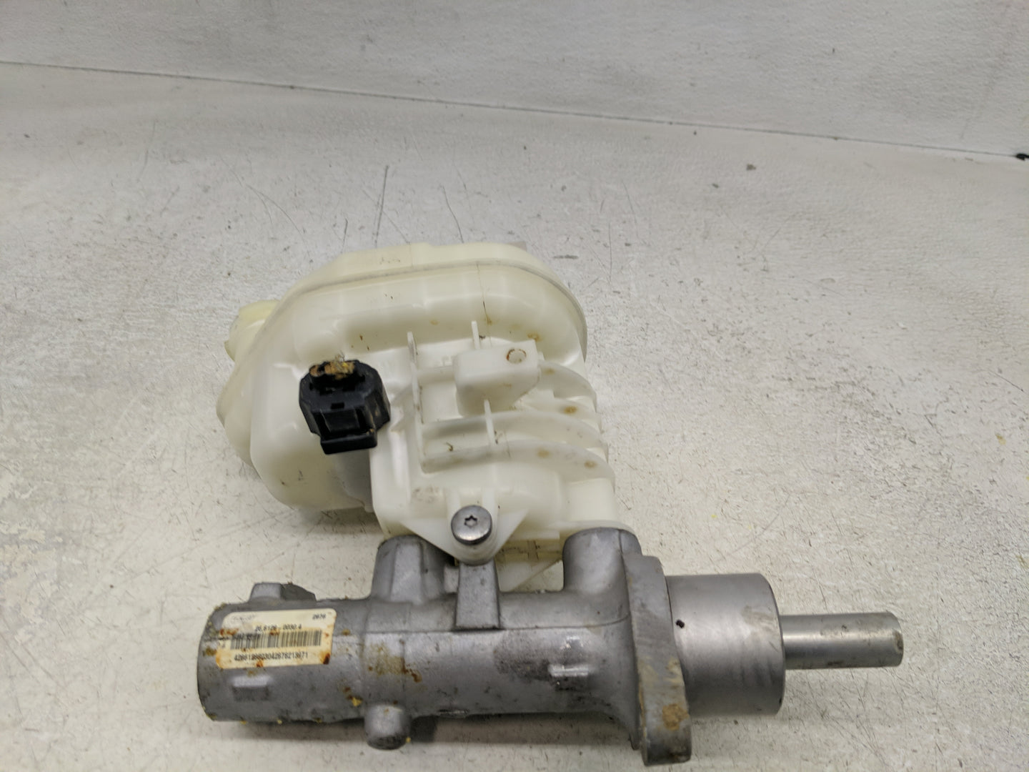 Ford Explorer Brake Master Cylinder 1311447 - Oemusedautoparts1.com