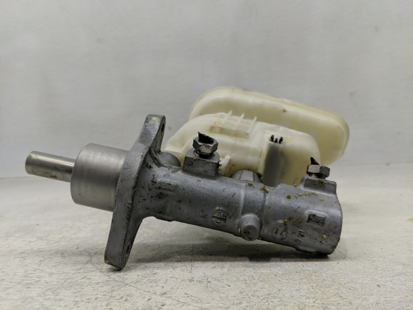 Ford Explorer Brake Master Cylinder 1311447 - Oemusedautoparts1.com