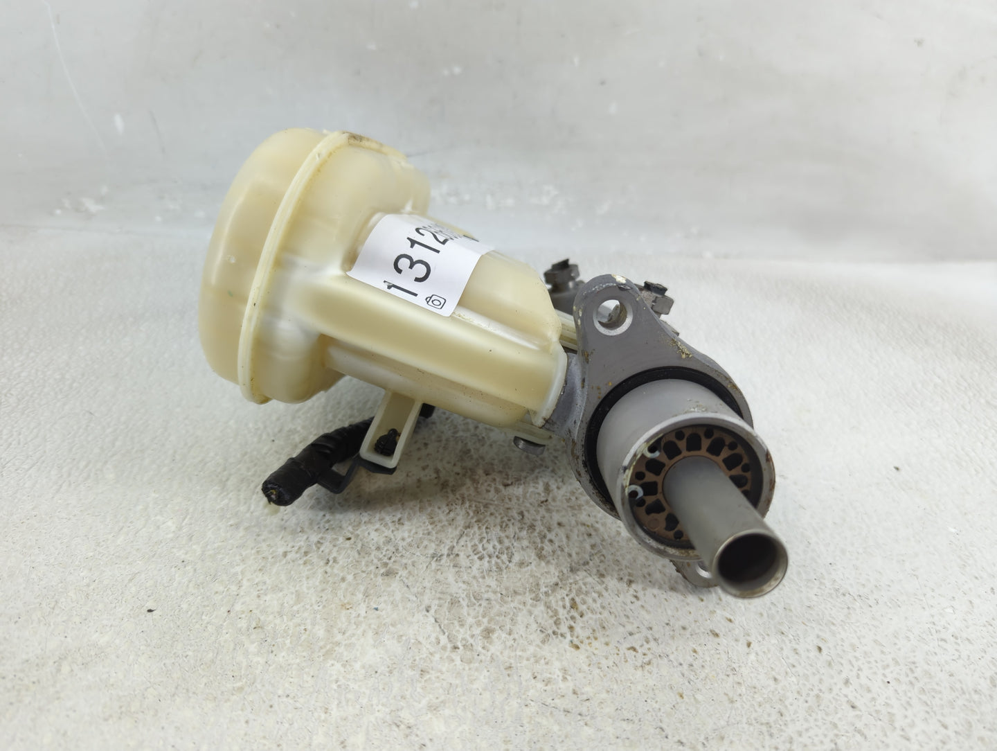 Ford Explorer Brake Master Cylinder 1312660 - Oemusedautoparts1.com