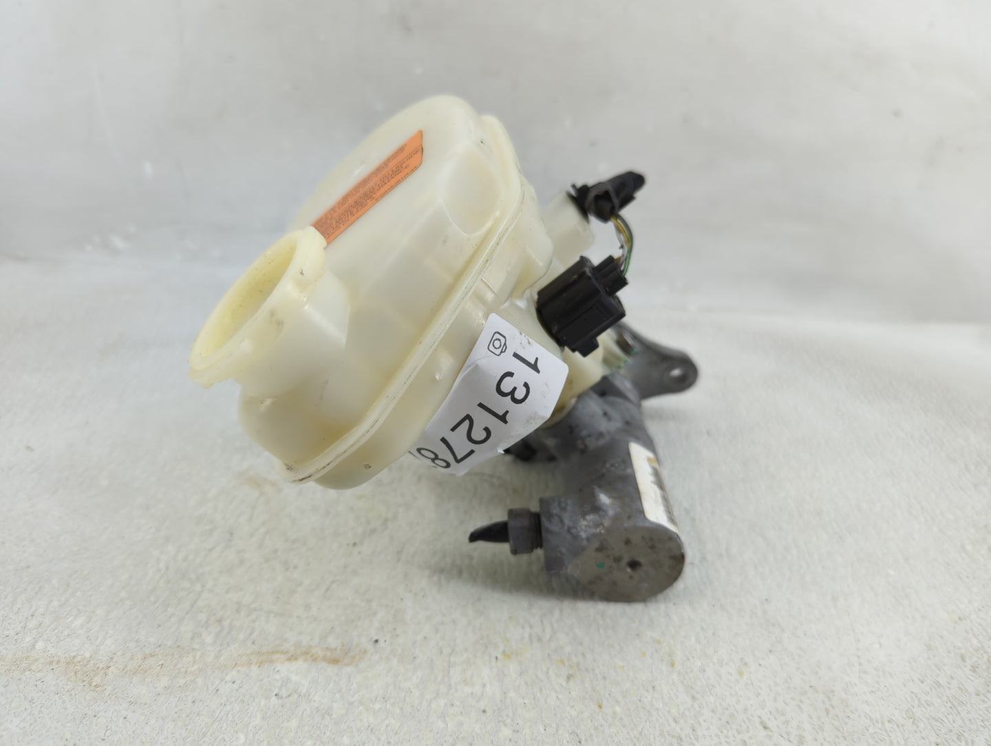 Ford Explorer Brake Master Cylinder 1312787 - Oemusedautoparts1.com