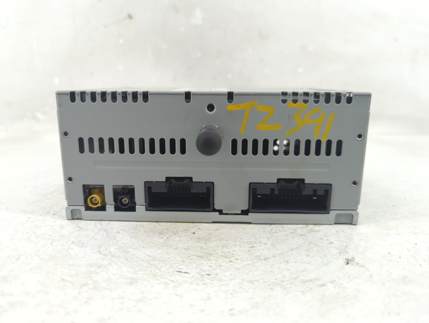 2016-2017 Ford Explorer Radio AM FM Cd Player Receiver Replacement P/N:GB5T-19C107-KA Fits Fits 2016 2017 OEM Used Auto Part