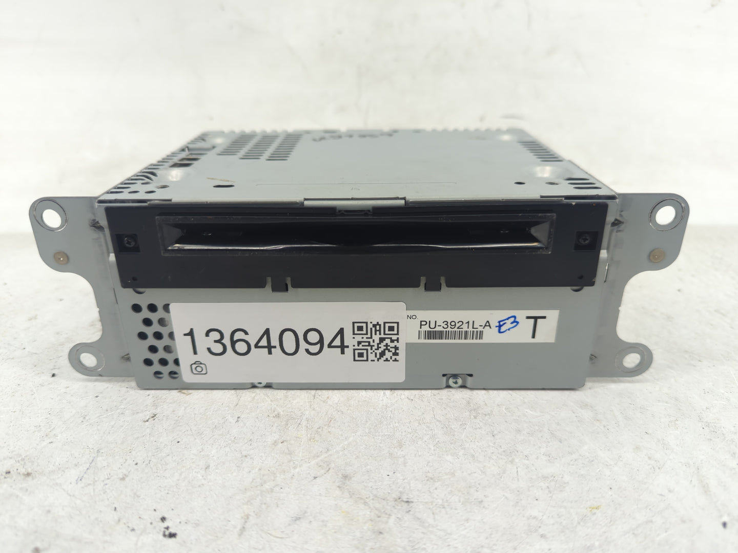 2016-2017 Ford Explorer Radio AM FM Cd Player Receiver Replacement P/N:GB5T-19C107-AF Fits Fits 2016 2017 OEM Used Auto Part