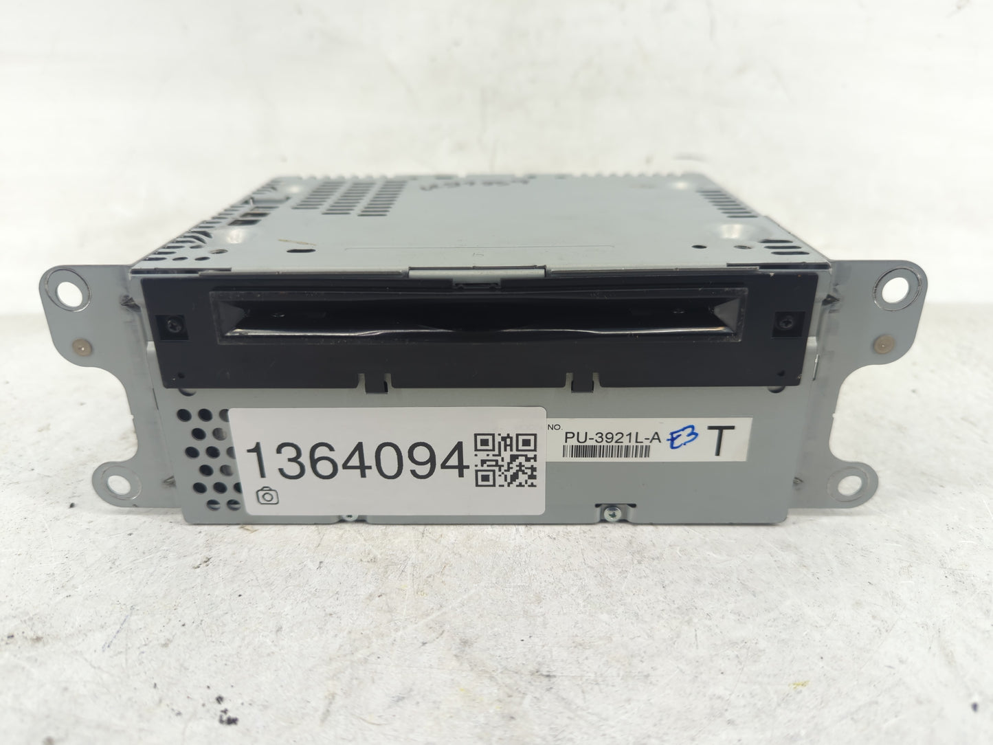 2016-2017 Ford Explorer Radio AM FM Cd Player Receiver Replacement P/N:GB5T-19C107-AF Fits Fits 2016 2017 OEM Used Auto Part