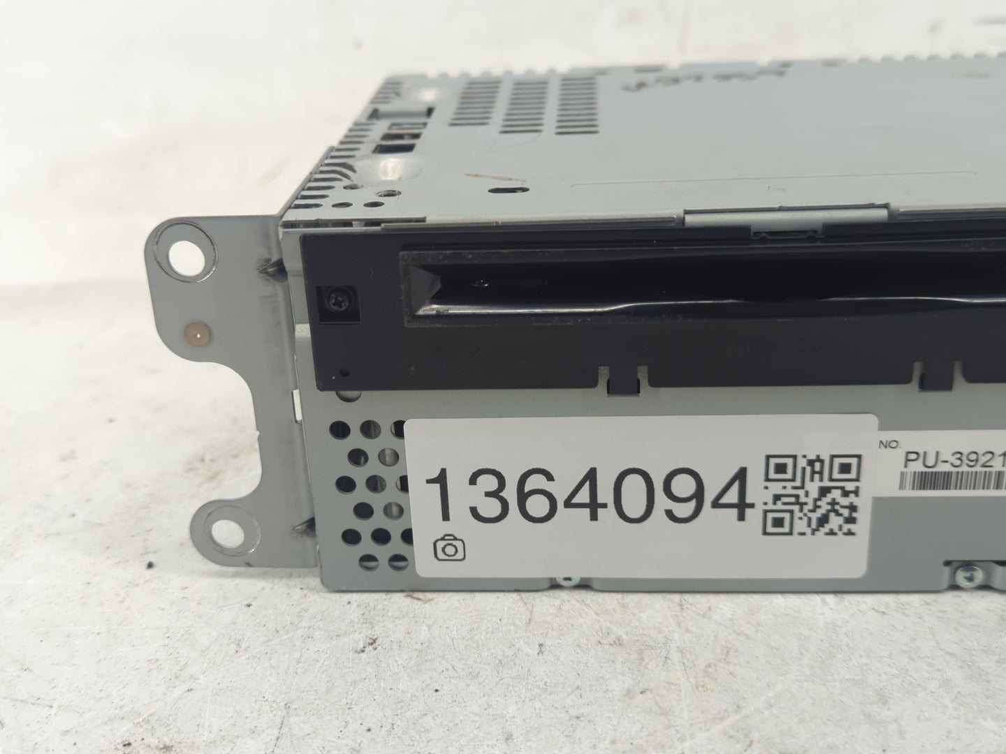 2016-2017 Ford Explorer Radio AM FM Cd Player Receiver Replacement P/N:GB5T-19C107-AF Fits Fits 2016 2017 OEM Used Auto Part