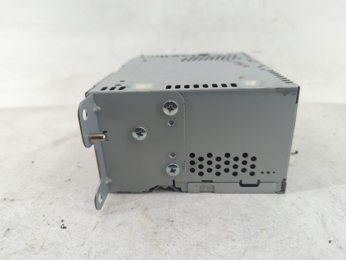 2016-2017 Ford Explorer Radio AM FM Cd Player Receiver Replacement P/N:GB5T-19C107-AF Fits Fits 2016 2017 OEM Used Auto Part