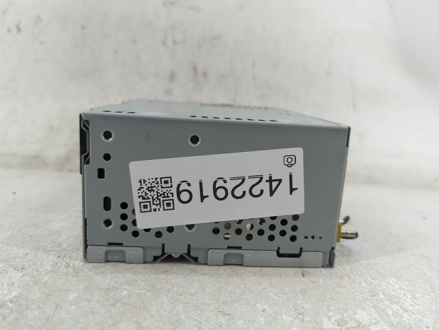 2016-2017 Ford Explorer Radio AM FM Cd Player Receiver Replacement P/N:GB5T-19C107-KA Fits Fits 2016 2017 OEM Used Auto Part