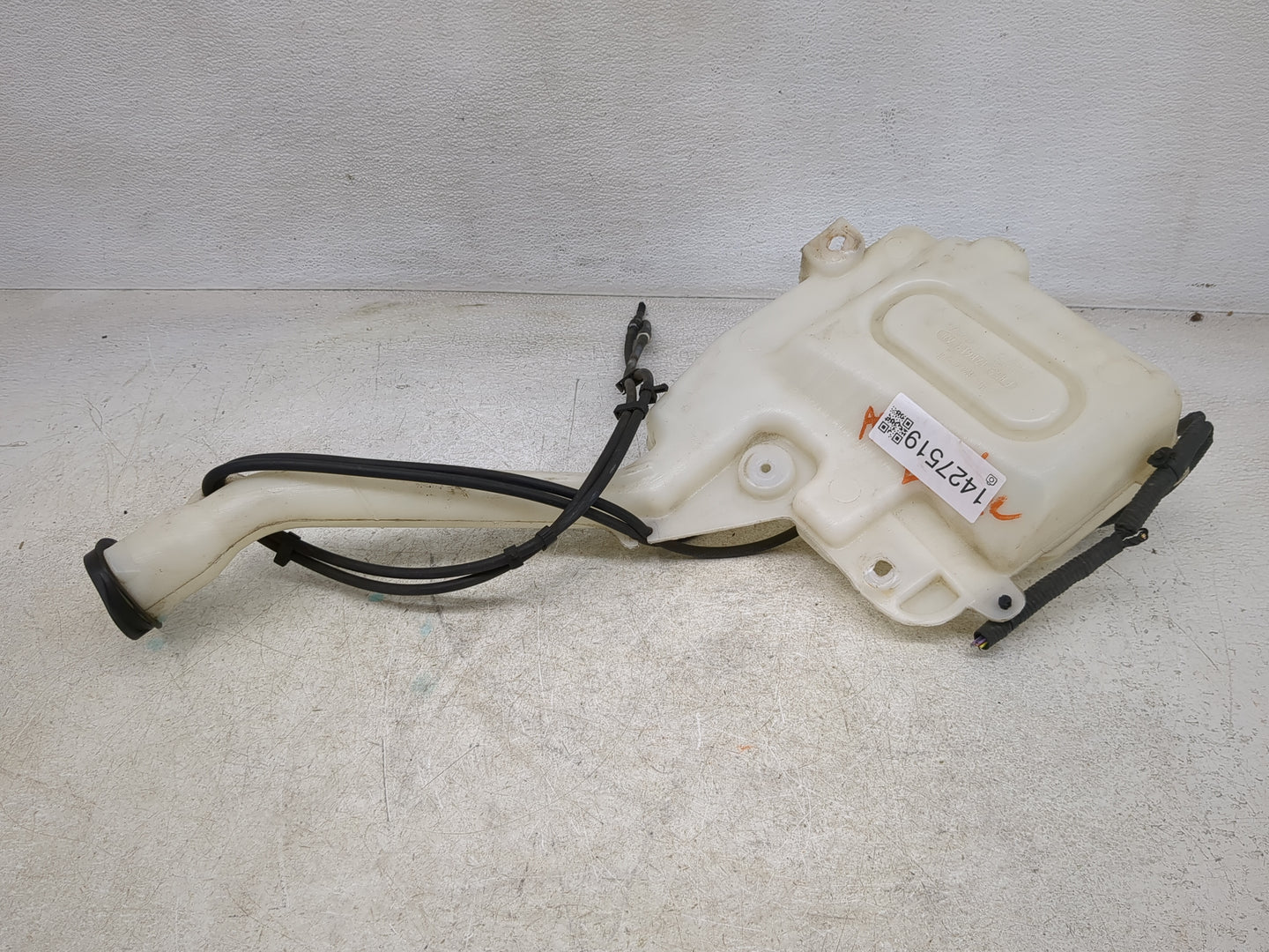 2016-2019 Ford Explorer Windshield Washer Fluid Reservoir Bottle Oem - Oemusedautoparts1.com