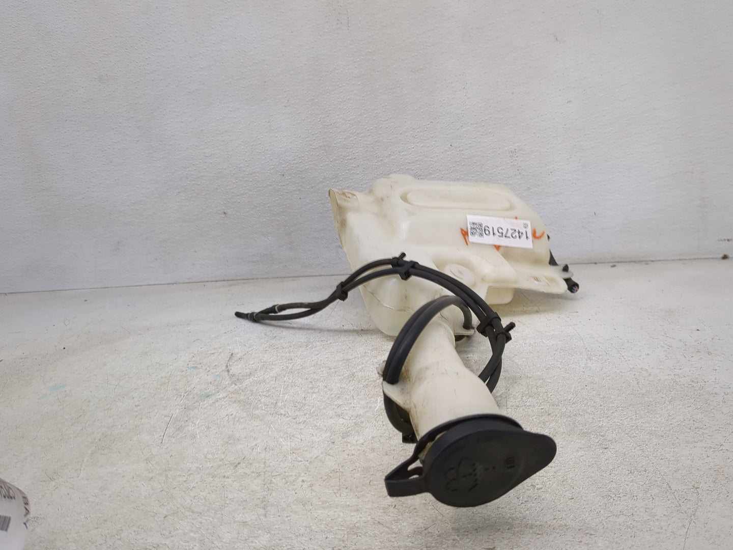 2016-2019 Ford Explorer Windshield Washer Fluid Reservoir Bottle Oem - Oemusedautoparts1.com