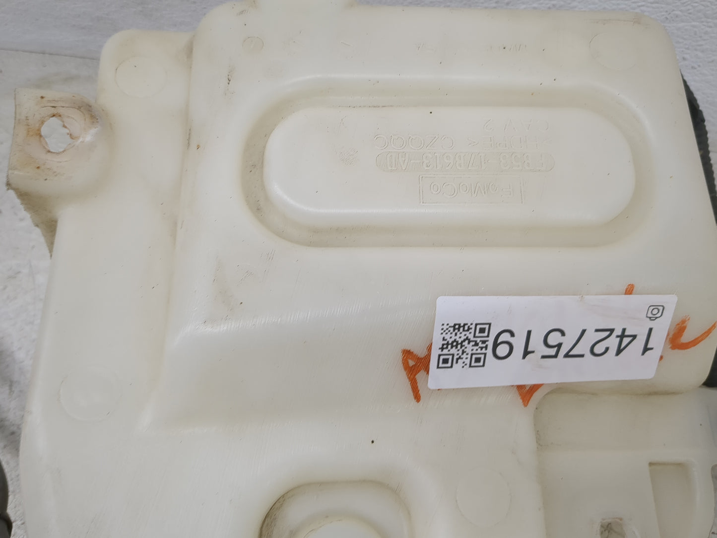 2016-2019 Ford Explorer Windshield Washer Fluid Reservoir Bottle Oem - Oemusedautoparts1.com