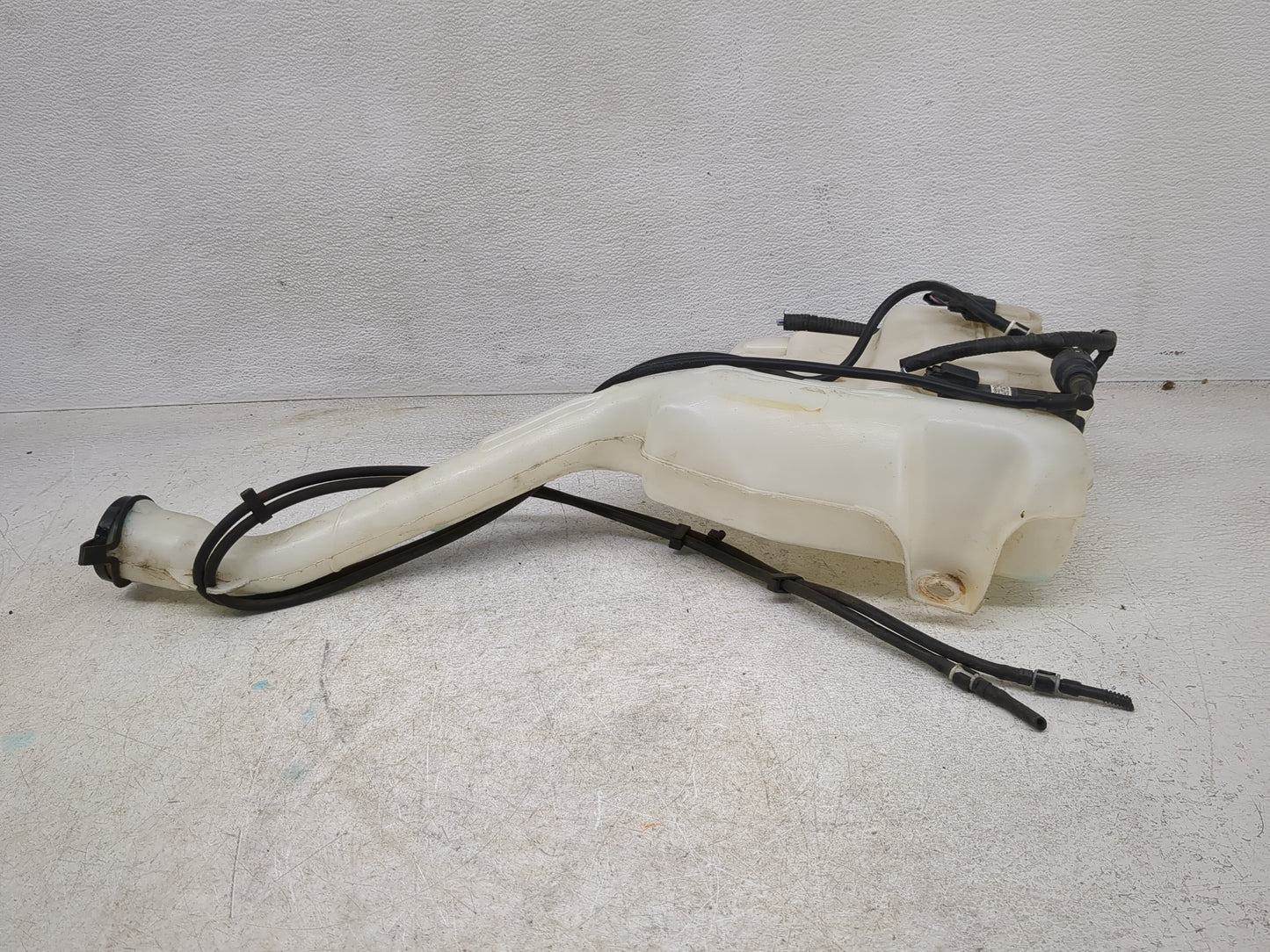 2016-2019 Ford Explorer Windshield Washer Fluid Reservoir Bottle Oem - Oemusedautoparts1.com