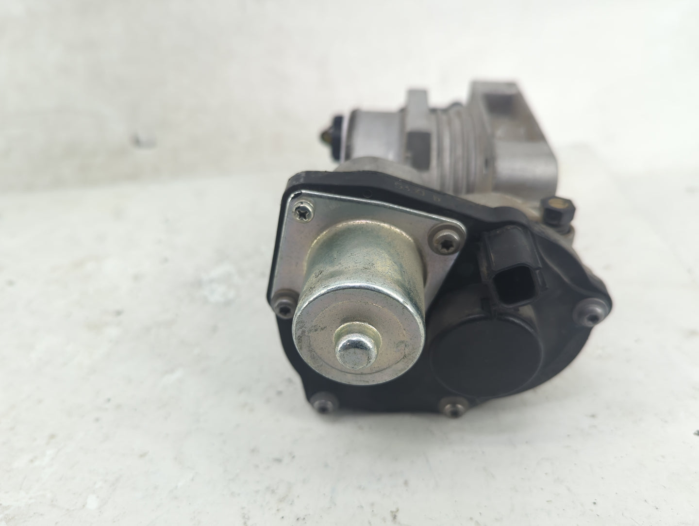 2013-2019 Ford Explorer Throttle Body P/N:AA5E-9F991-BB Fits Fits 2010 2011 2012 2013 2014 2015 2016 2017 2018 2019 OEM Used
