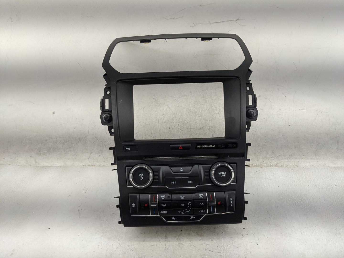2016-2017 Ford Explorer Radio Control Panel 1468321 - Oemusedautoparts1.com