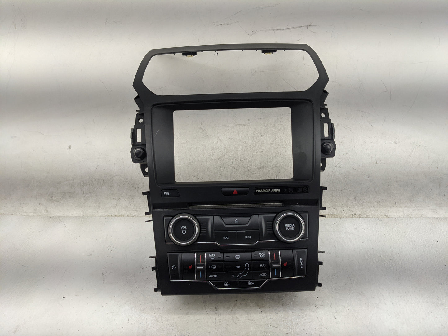 2016-2017 Ford Explorer Radio Control Panel 1468321 - Oemusedautoparts1.com