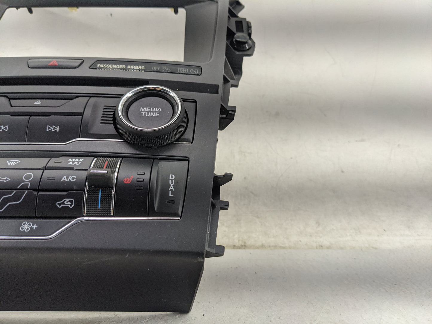 2016-2017 Ford Explorer Radio Control Panel 1468321 - Oemusedautoparts1.com
