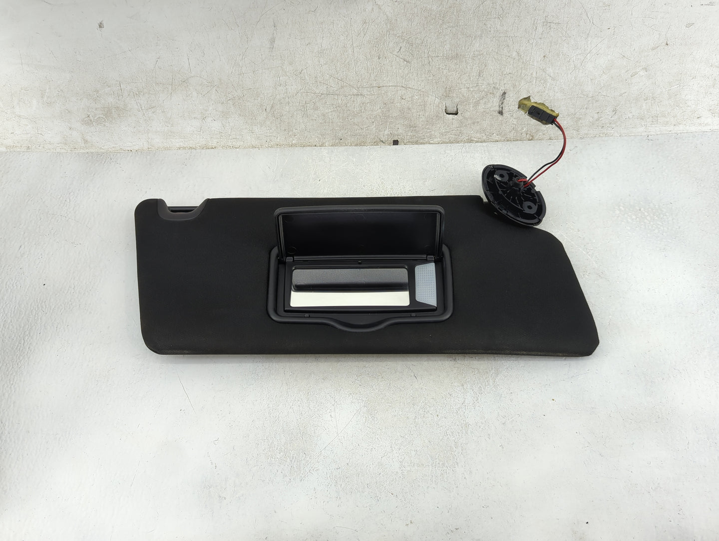 2016 Ford Explorer Sun Visor Shade Replacement Passenger Right Mirror Fits OEM Used Auto Parts - Oemusedautoparts1.com