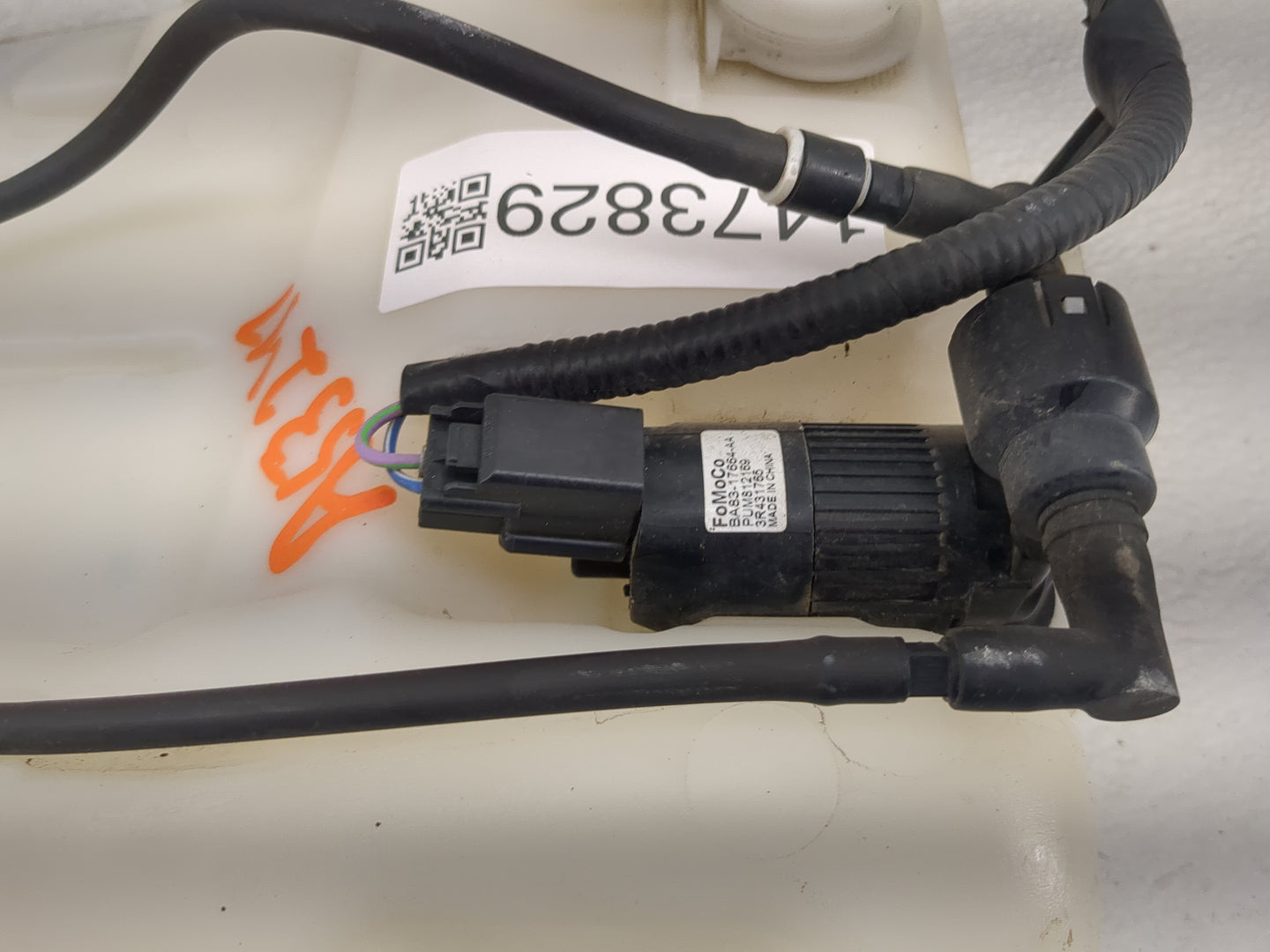 2016-2019 Ford Explorer Windshield Washer Fluid Reservoir Bottle Oem 1473829 - Oemusedautoparts1.com