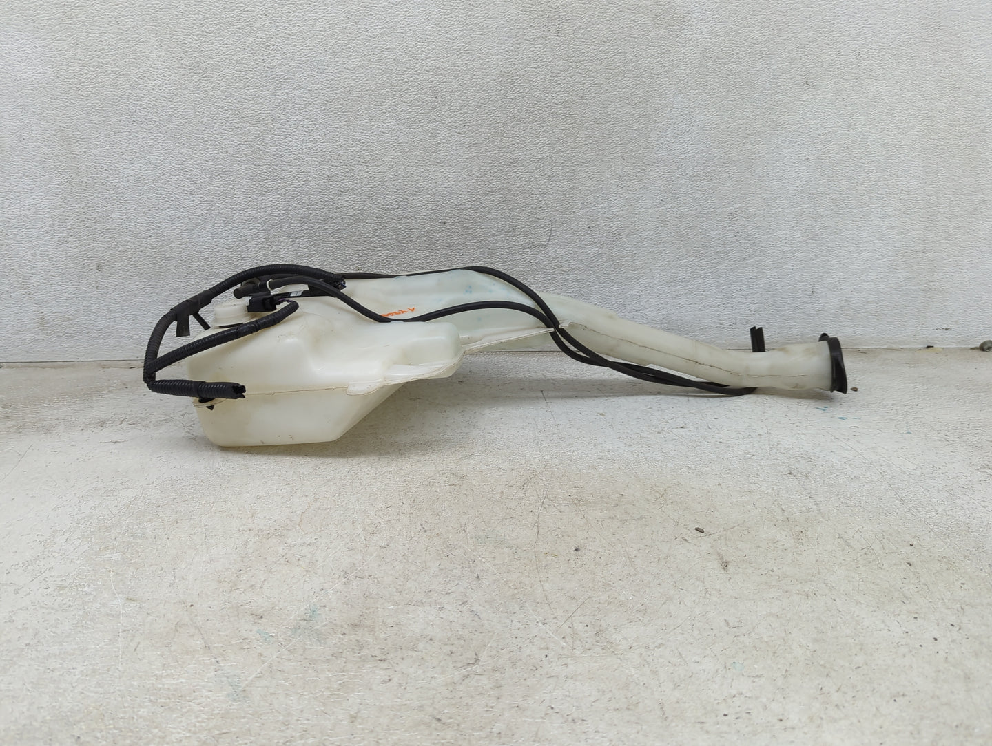 2016-2019 Ford Explorer Windshield Washer Fluid Reservoir Bottle Oem 1474053 - Oemusedautoparts1.com