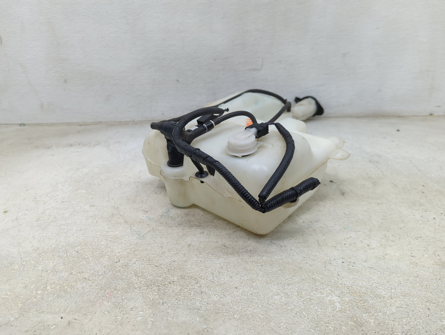 2016-2019 Ford Explorer Windshield Washer Fluid Reservoir Bottle Oem 1474053 - Oemusedautoparts1.com