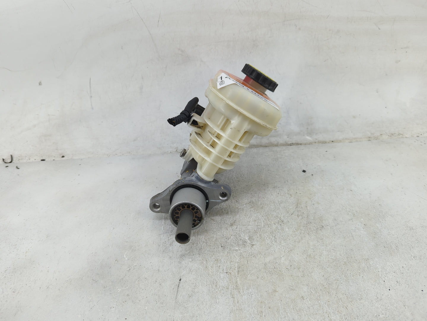 Ford Explorer Brake Master Cylinder 1489180 - Oemusedautoparts1.com