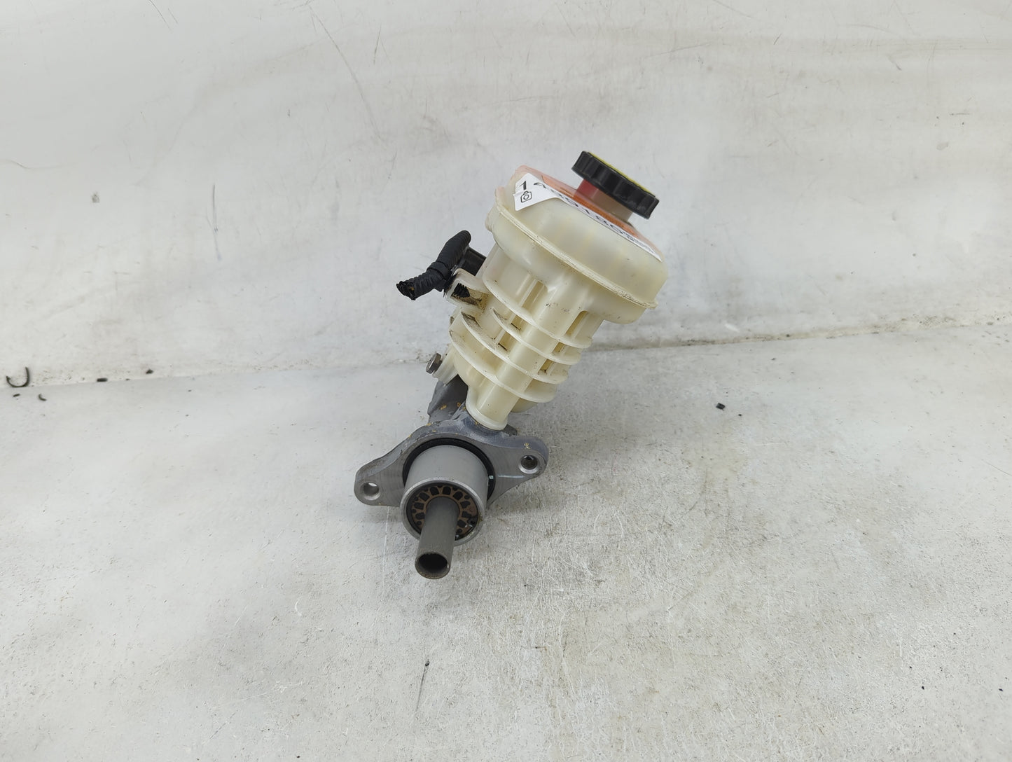 Ford Explorer Brake Master Cylinder 1489180 - Oemusedautoparts1.com