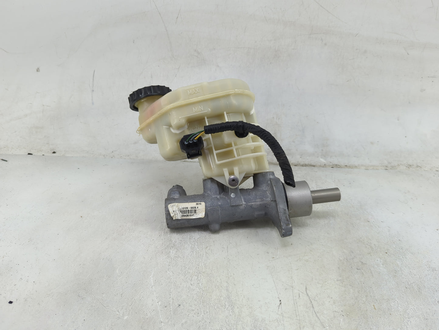 Ford Explorer Brake Master Cylinder 1490399 - Oemusedautoparts1.com
