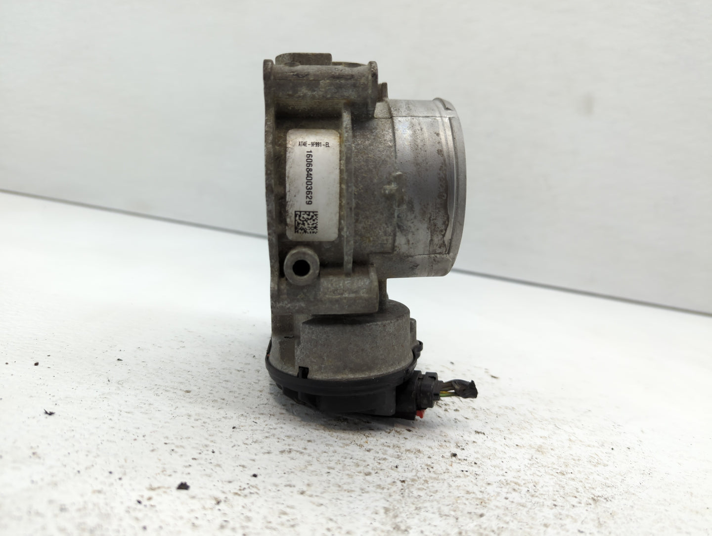 2011-2019 Ford Explorer Throttle Body P/N:AT4E-9F991-EL Fits Fits 2011 2012 2013 2014 2015 2016 2017 2018 2019 OEM Used Auto