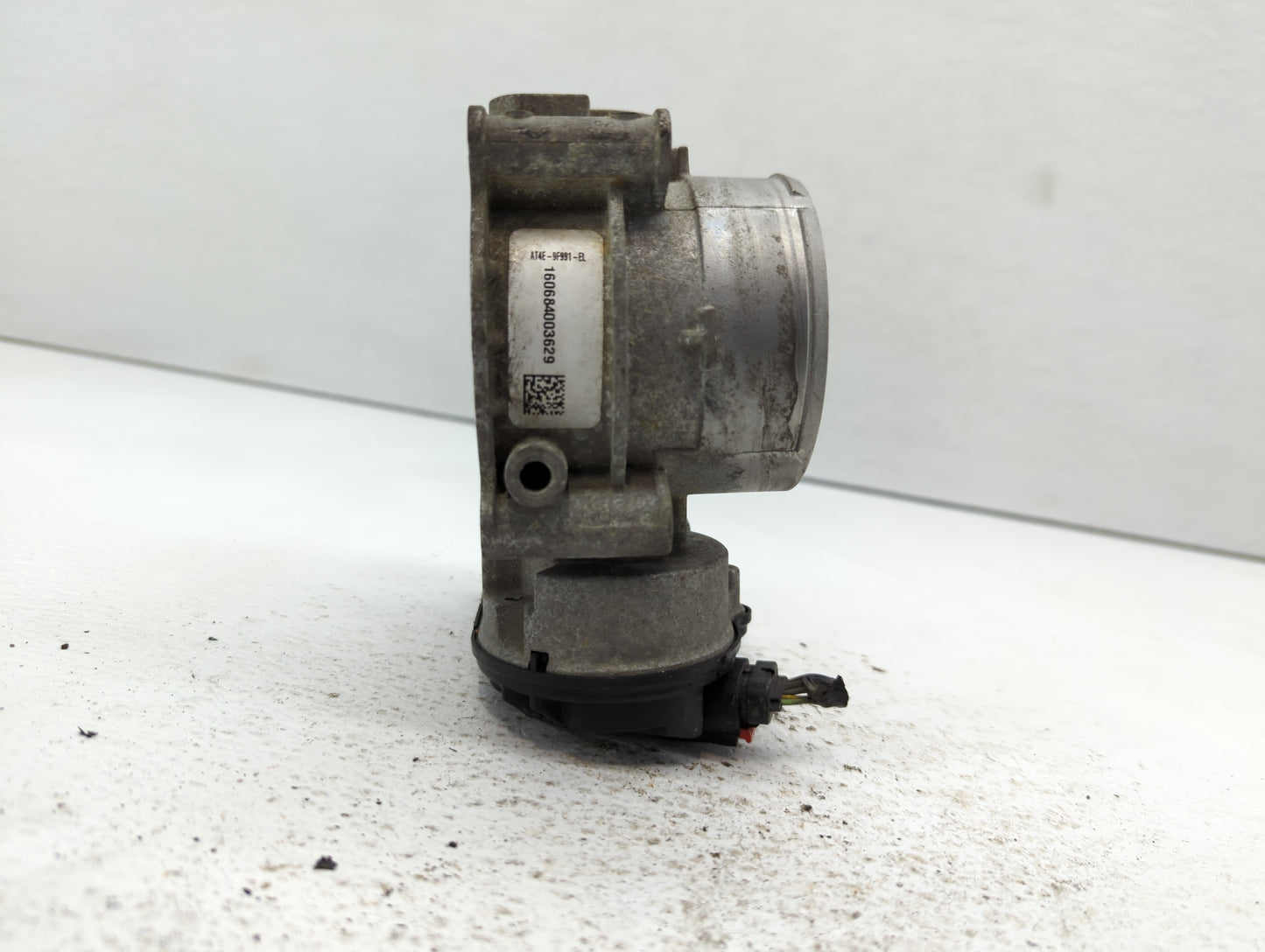 2011-2019 Ford Explorer Throttle Body P/N:AT4E-9F991-EL Fits Fits 2011 2012 2013 2014 2015 2016 2017 2018 2019 OEM Used Auto