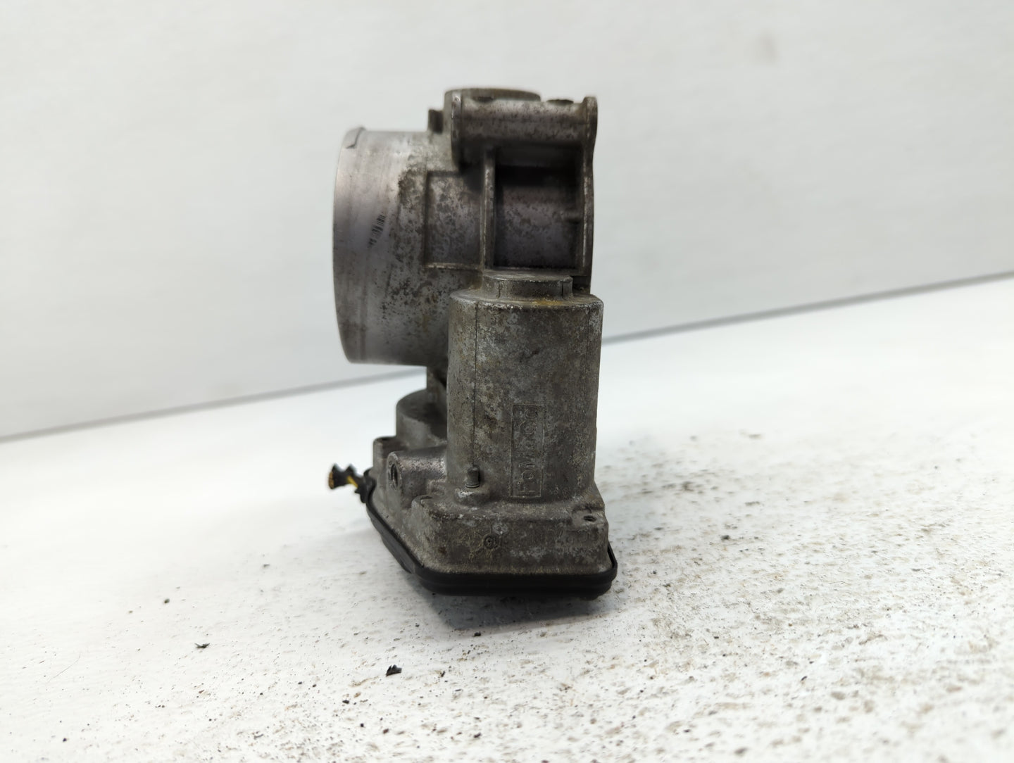 2011-2019 Ford Explorer Throttle Body P/N:AT4E-9F991-EL Fits Fits 2011 2012 2013 2014 2015 2016 2017 2018 2019 OEM Used Auto