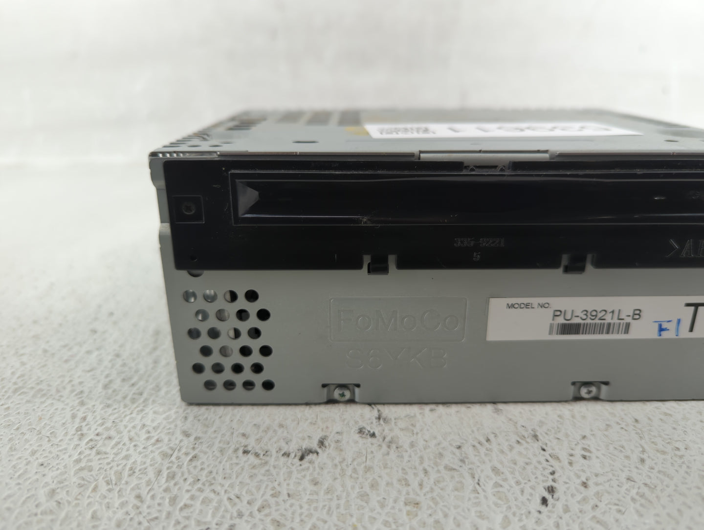 2016-2017 Ford Explorer Am Fm Cd Player Radio Receiver - Oemusedautoparts1.com