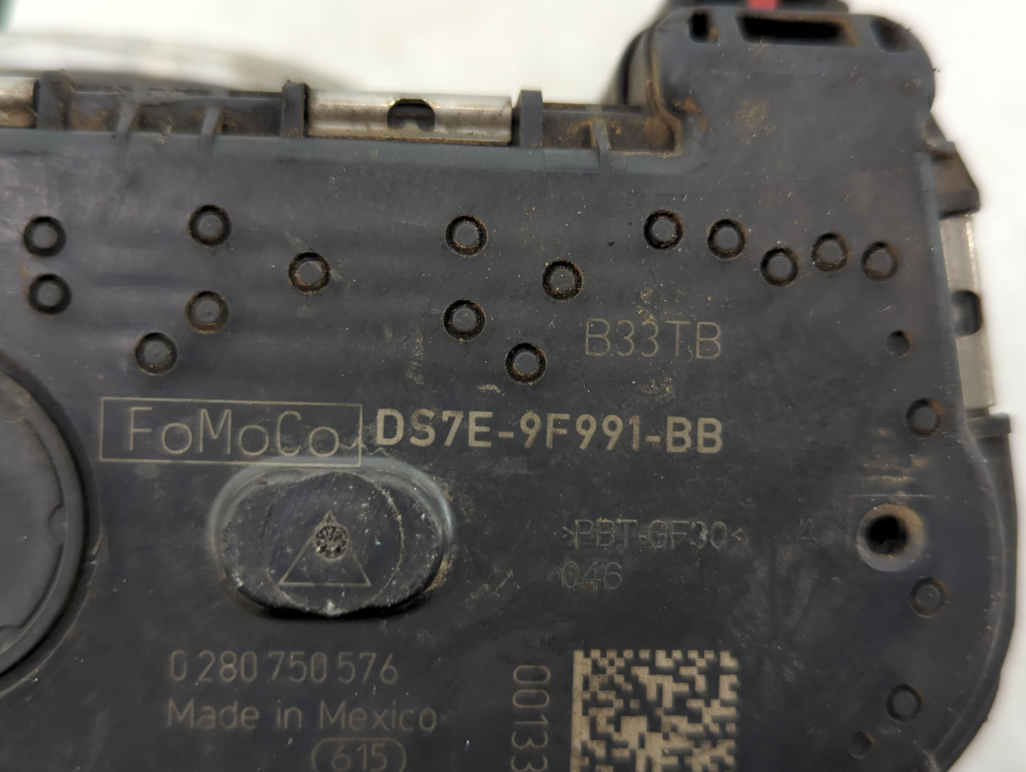 2016-2019 Ford Explorer Throttle Body P/N:DS7E-9F991-BB Fits Fits 2014 2015 2016 2017 2018 2019 2020 2021 2022 OEM Used Auto