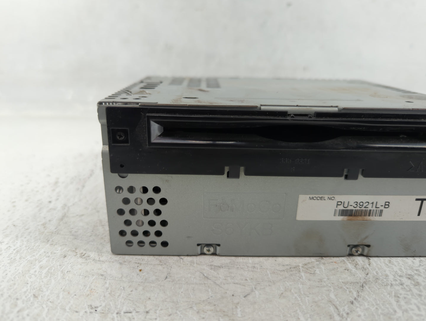 2016-2017 Ford Explorer Radio AM FM Cd Player Receiver Replacement P/N:GB5T-19C107-AG Fits Fits 2016 2017 OEM Used Auto Part