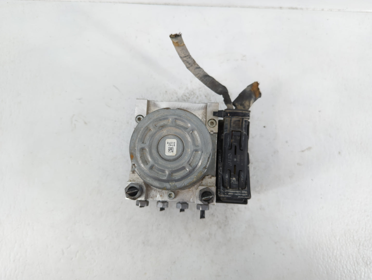 2016 Ford Explorer ABS Pump Control Module Replacement P/N:HB53-2C405-AC Fits OEM Used Auto Parts - Oemusedautoparts1.com