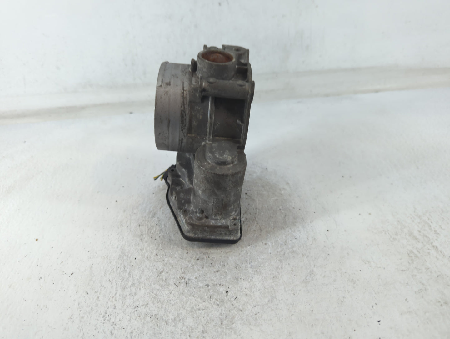 2011-2019 Ford Explorer Throttle Body P/N:3K1612B-0423 Fits Fits 2011 2012 2013 2014 2015 2016 2017 2018 2019 OEM Used Auto 