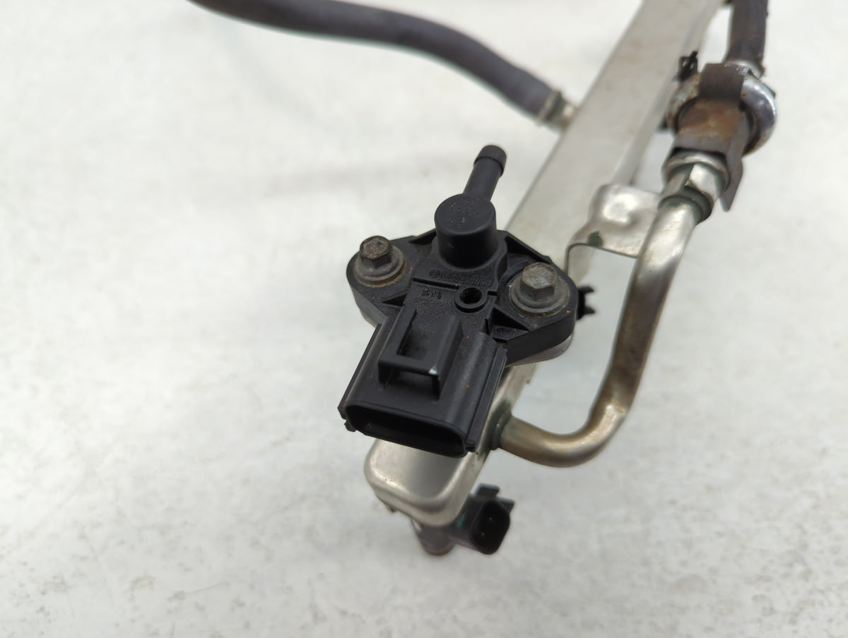2016 Ford Explorer Fuel Injectors P/N:A 051207A 9F792-ED Fits OEM Used Auto Parts - Oemusedautoparts1.com
