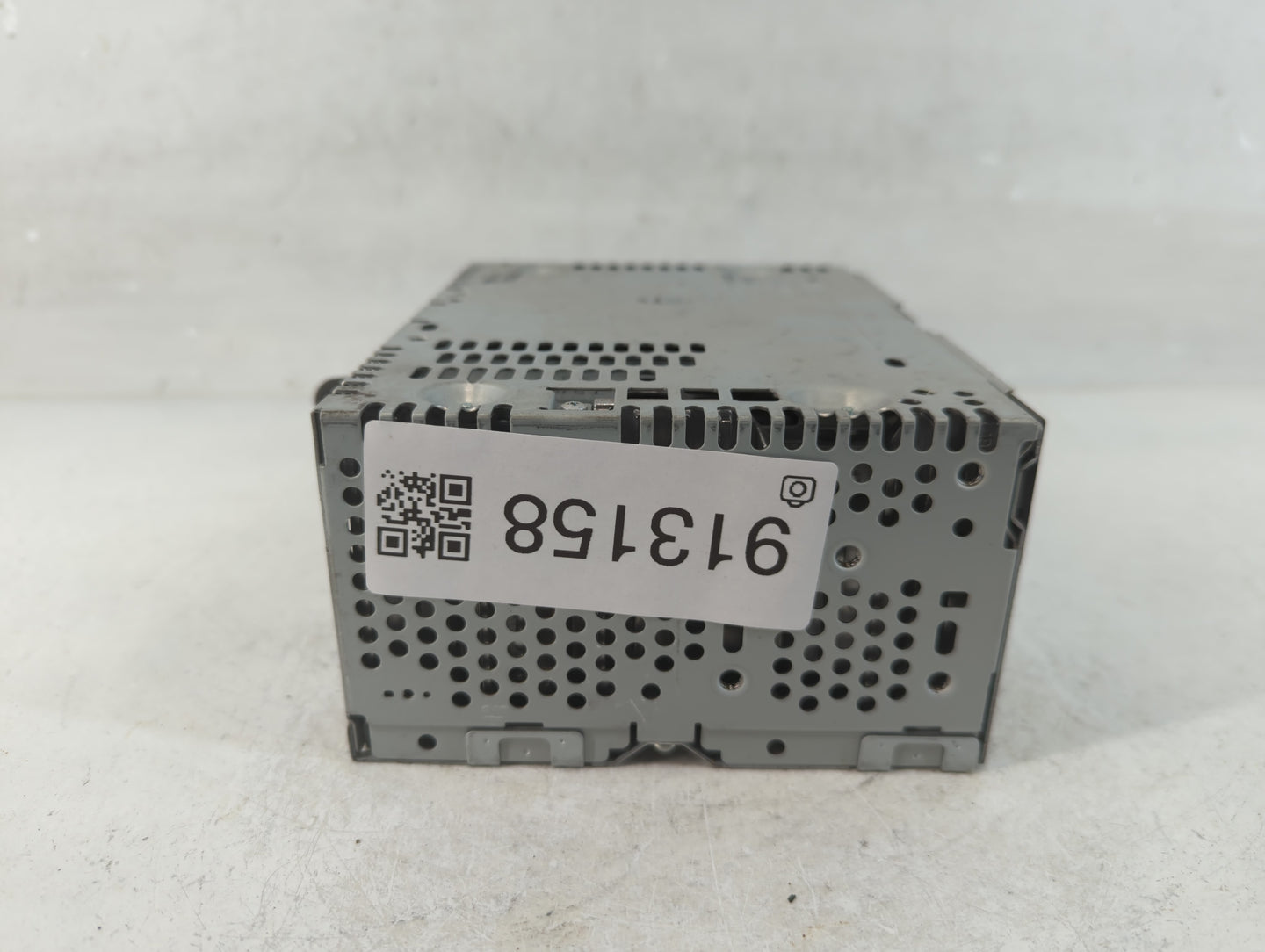 2016-2017 Ford Explorer Radio AM FM Cd Player Receiver Replacement P/N:GB5T-19C107-BF Fits Fits 2016 2017 OEM Used Auto Part