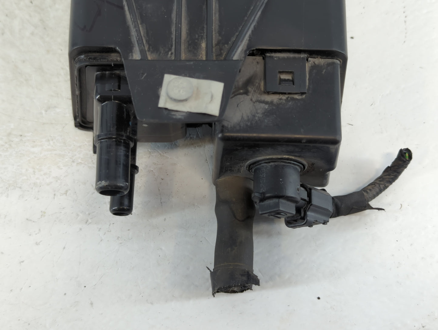 2016 Ford Explorer Fuel Vapor Charcoal Canister 915911 - Oemusedautoparts1.com