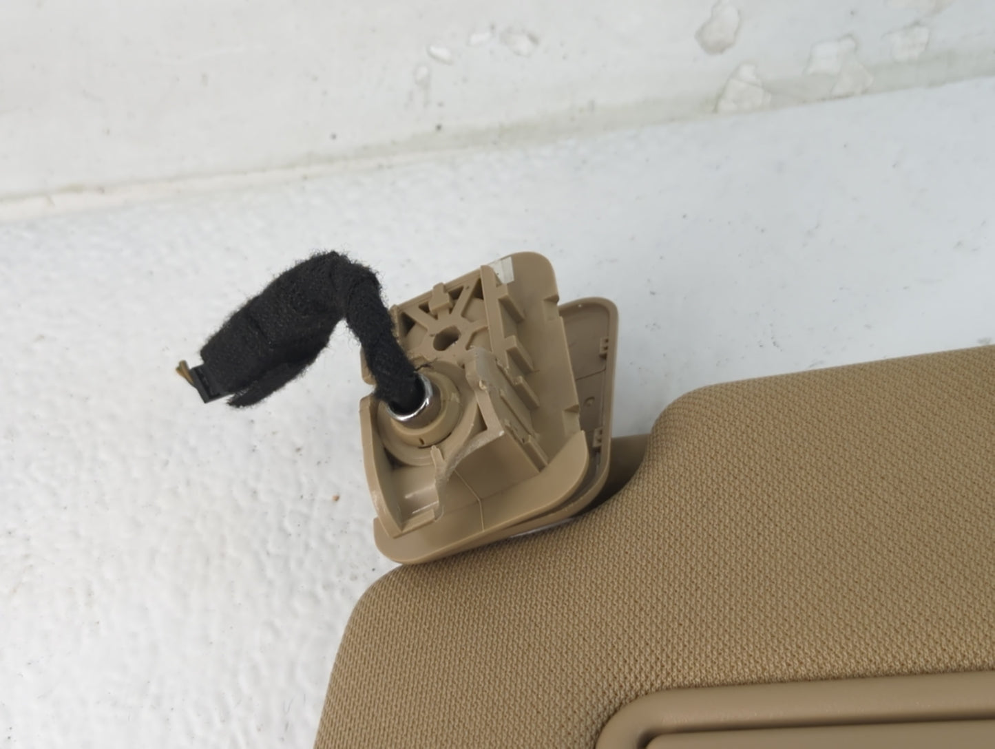 2015-2017 Ford F-150 Sun Visor Shade Replacement Driver Left Mirror Fits Fits 2015 2016 2017 OEM Used Auto Parts - Oemusedau