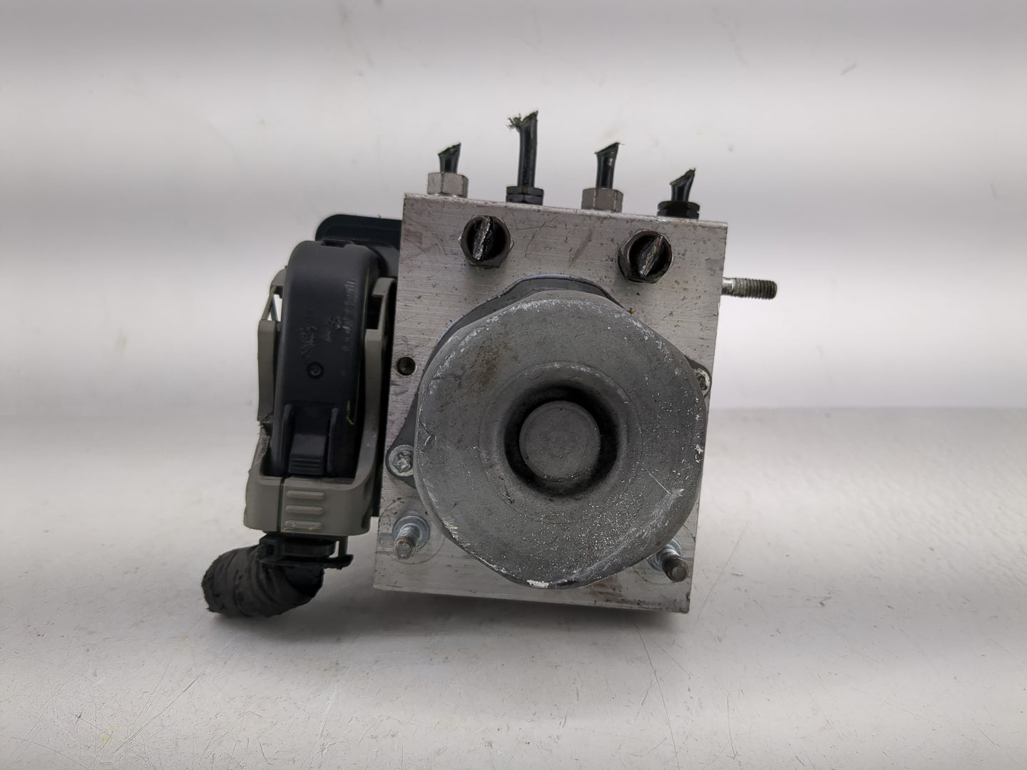 2015-2016 Ford F-150 ABS Pump Control Module Replacement P/N:0265956396 2265106512 Fits Fits 2015 2016 OEM Used Auto Parts -