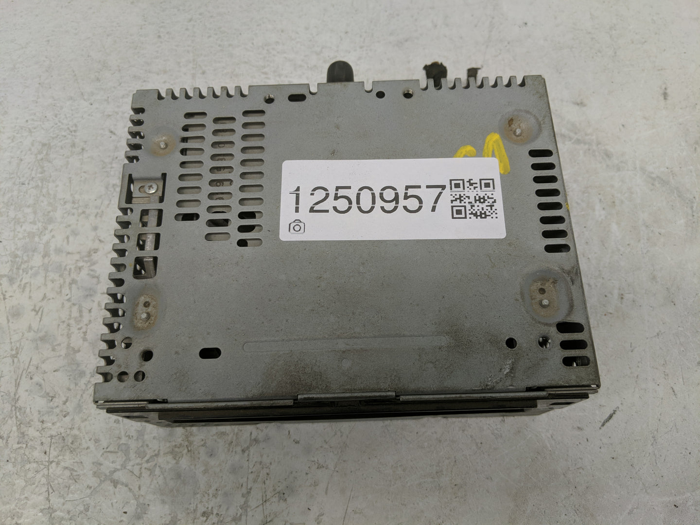 2015-2016 Ford F-150 Radio AM FM Cd Player Receiver Replacement P/N:FL3T-19C107-HG Fits Fits 2015 2016 OEM Used Auto Parts -