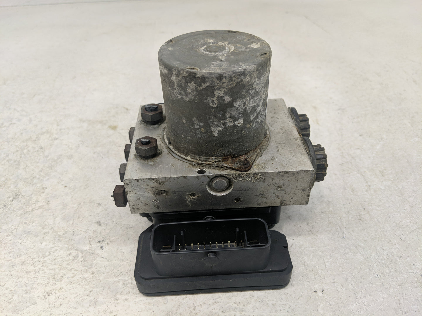 2015-2016 Ford F-150 ABS Pump Control Module Replacement P/N:0 265 254 362 Fits Fits 2015 2016 OEM Used Auto Parts - Oemused