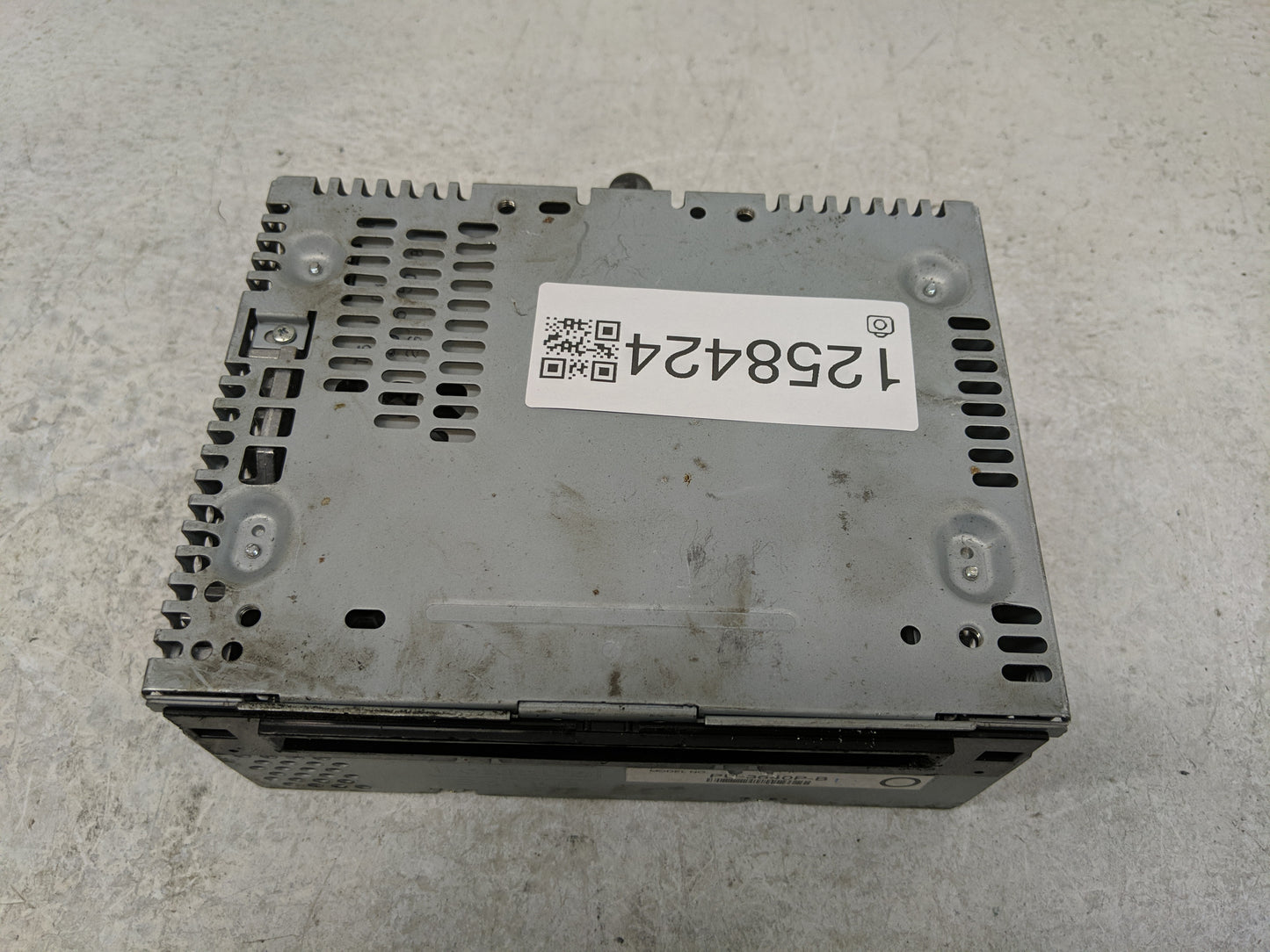 2015-2016 Ford F-150 Radio AM FM Cd Player Receiver Replacement P/N:FL3T-19C107-HG Fits Fits 2015 2016 OEM Used Auto Parts -