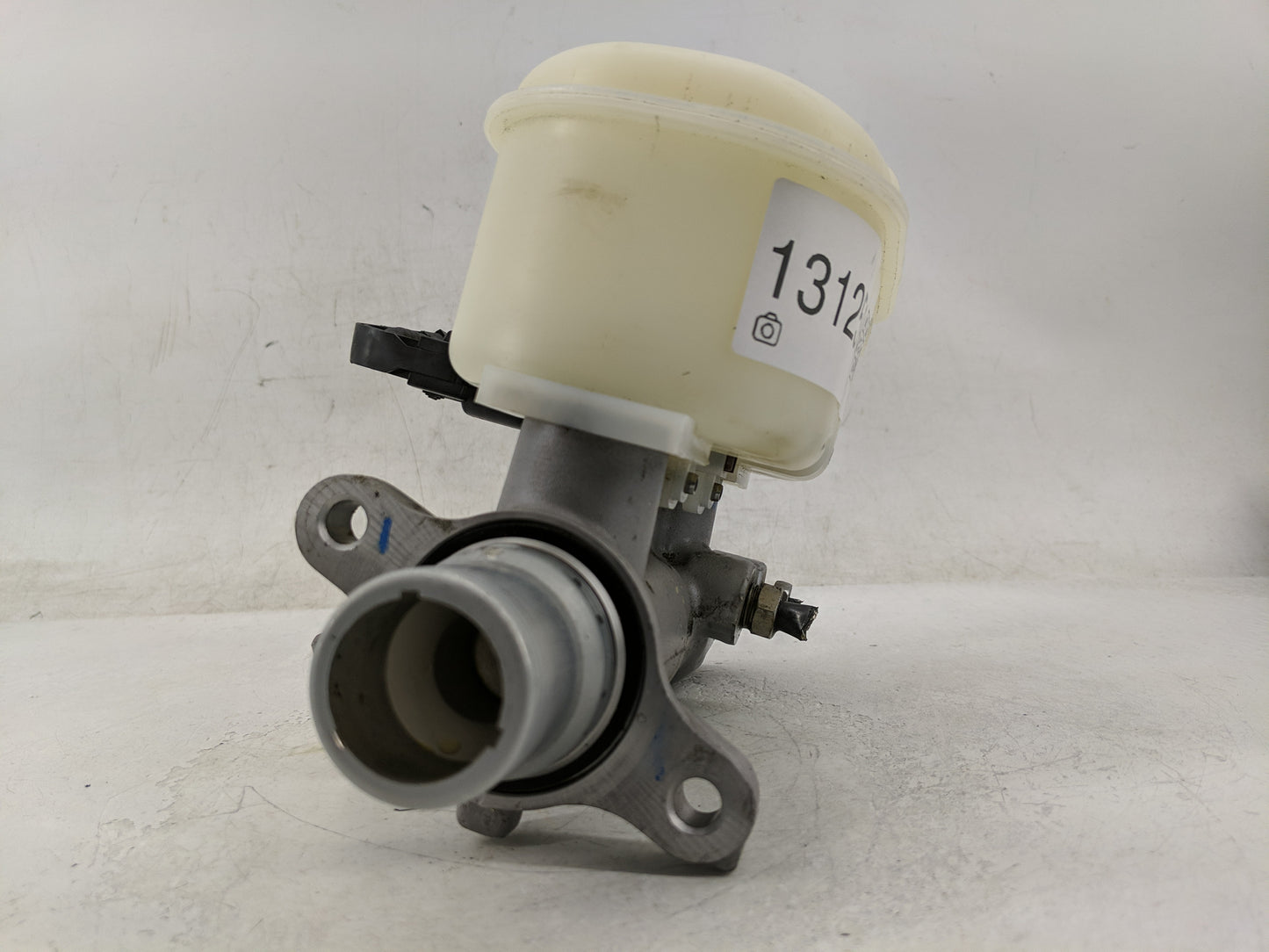 2018-2020 Ford F-150 Brake Master Cylinder 1312594 - Oemusedautoparts1.com