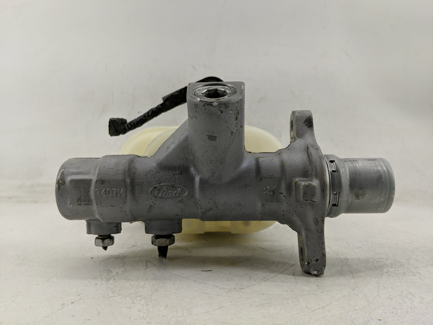 2018-2020 Ford F-150 Brake Master Cylinder 1312594 - Oemusedautoparts1.com