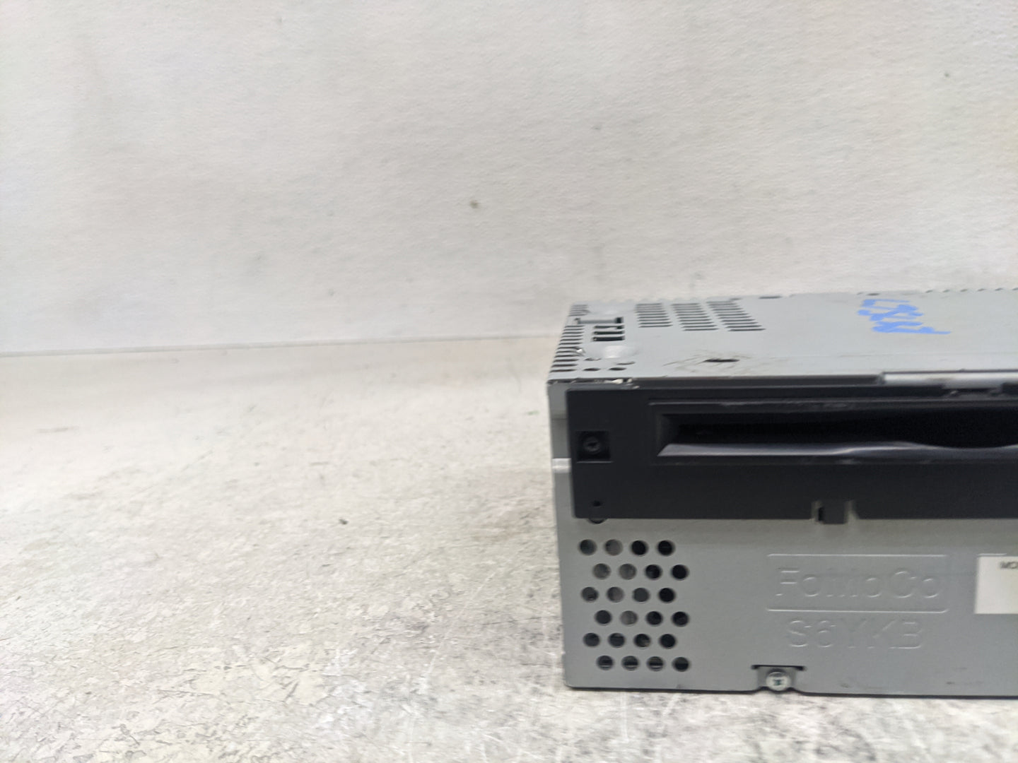 2016-2017 Ford F-150 Radio AM FM Cd Player Receiver Replacement P/N:GL3T-19C107-AA Fits Fits 2016 2017 OEM Used Auto Parts -