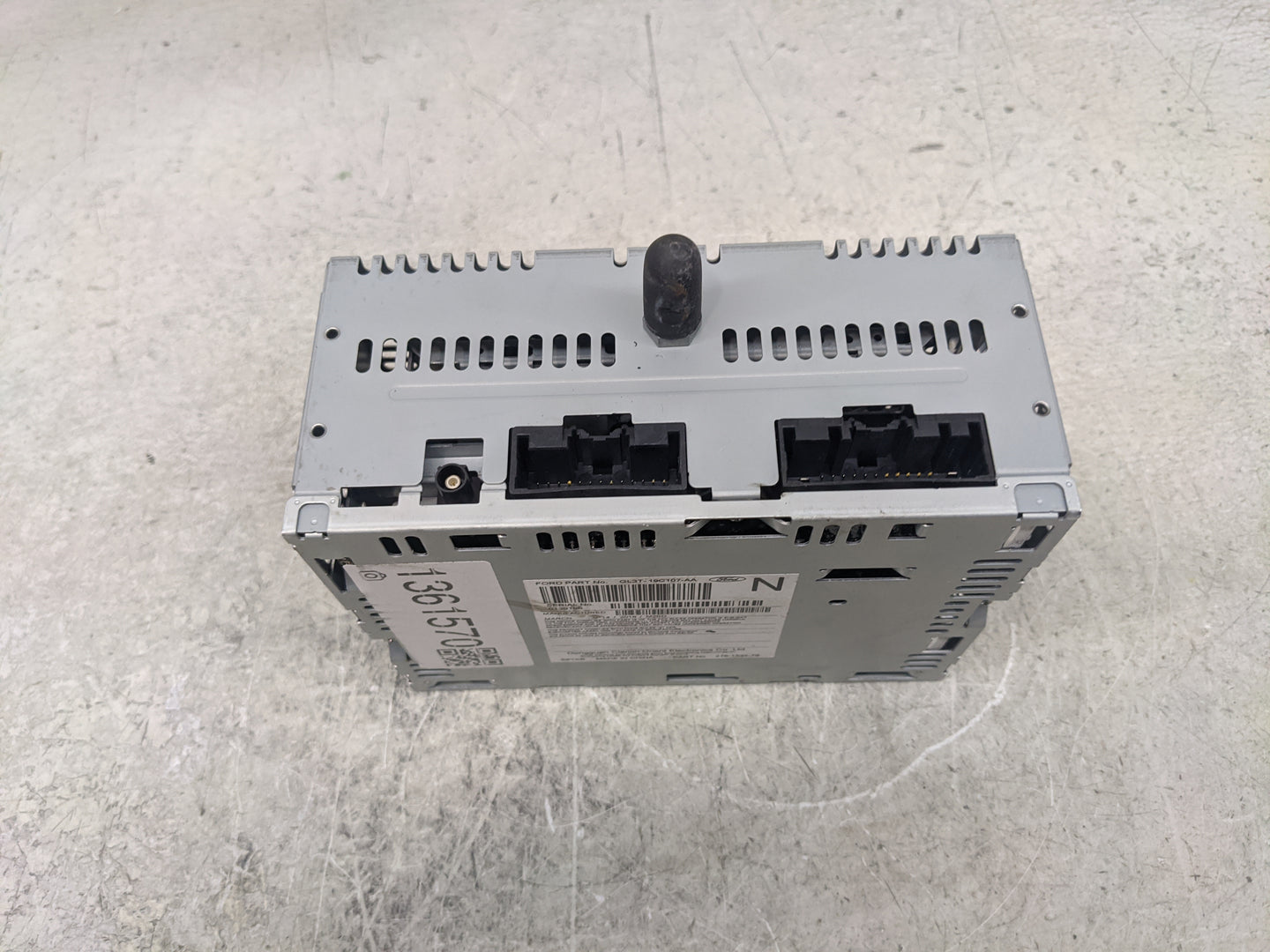 2016-2017 Ford F-150 Radio AM FM Cd Player Receiver Replacement P/N:GL3T-19C107-AA Fits Fits 2016 2017 OEM Used Auto Parts -