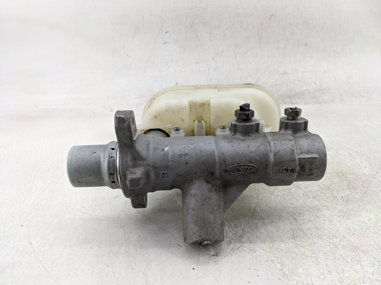 2018-2020 Ford F-150 Brake Master Cylinder 1376809 - Oemusedautoparts1.com