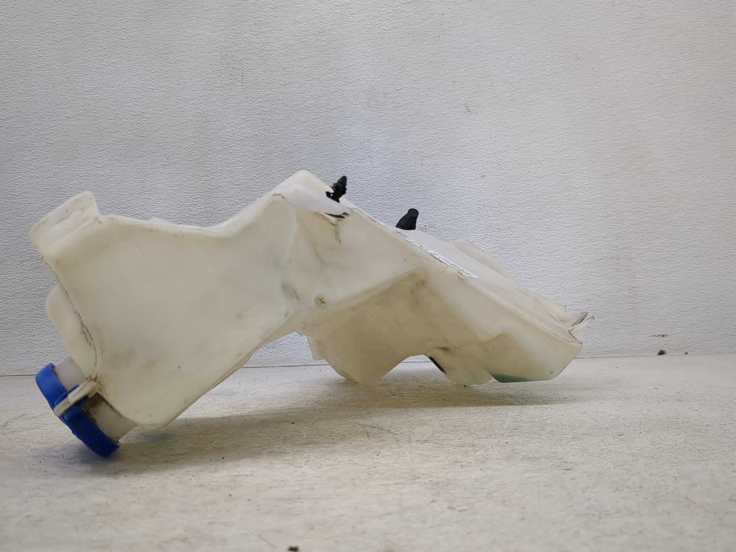 2015-2017 Ford F-150 Windshield Washer Fluid Reservoir Bottle 1427613 - Oemusedautoparts1.com