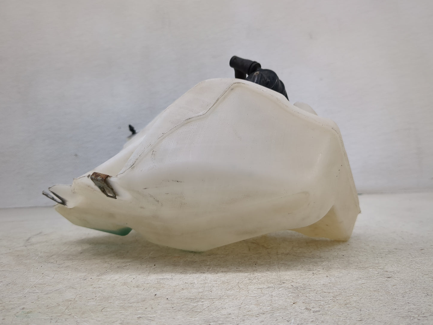 2015-2017 Ford F-150 Windshield Washer Fluid Reservoir Bottle 1427613 - Oemusedautoparts1.com