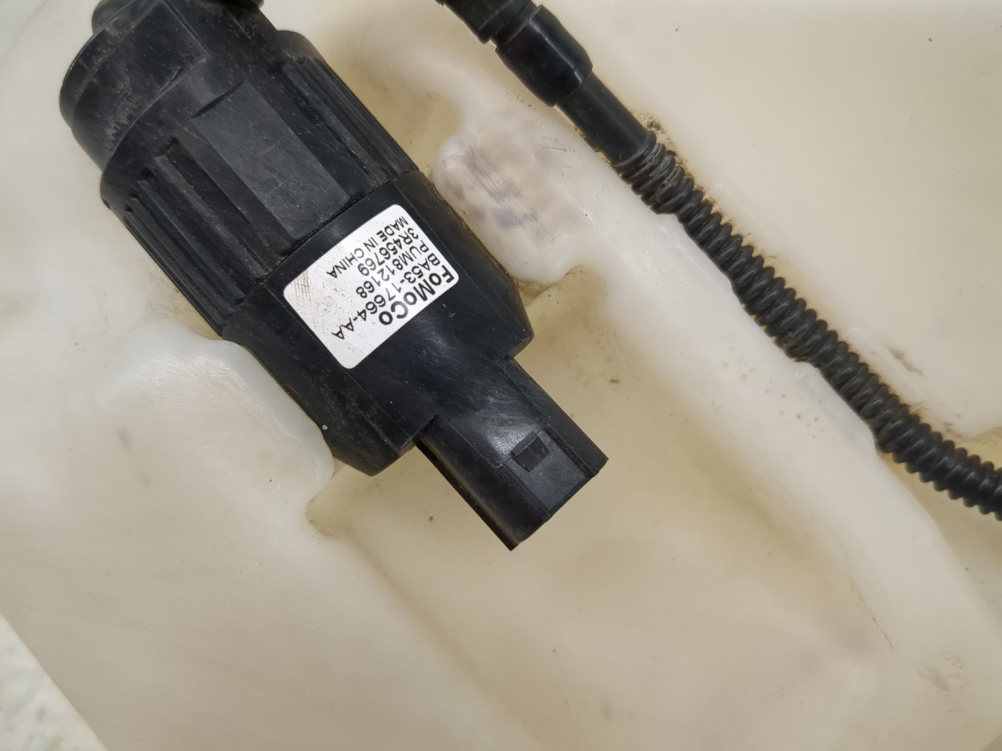 2015-2017 Ford F-150 Windshield Washer Fluid Reservoir Bottle 1427613 - Oemusedautoparts1.com