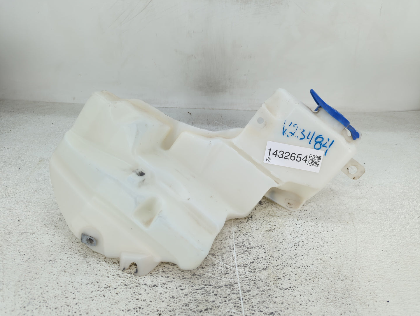 2015-2017 Ford F-150 Windshield Washer Fluid Reservoir Bottle Oem White - Oemusedautoparts1.com